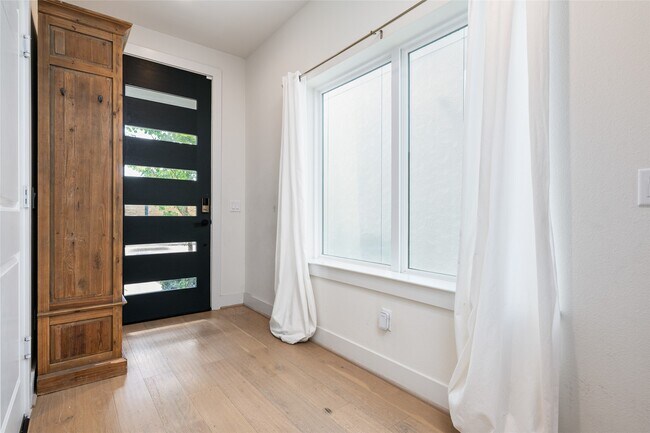 Building Photo - 1747 Ojeman Spring Ln