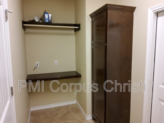 Building Photo - 4009 Cimarron Lake Dr