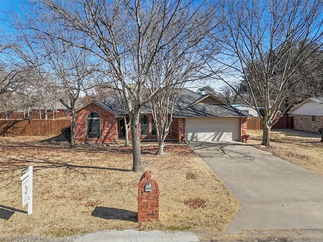 Building Photo - 403 Carolota Ln