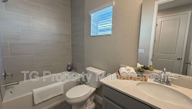 Building Photo - 122 Monthaven Dr