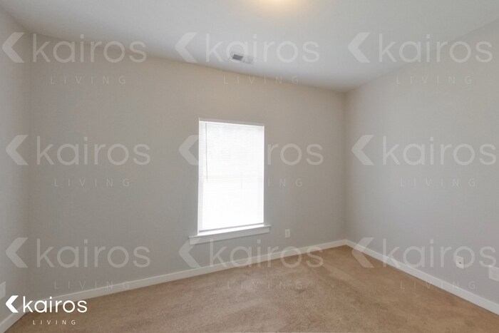 Building Photo - 7079 Shadesbrook Dr