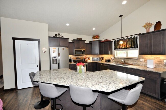 Building Photo - Luxury 3 bed 2 bath Rancher: Miller's Landing