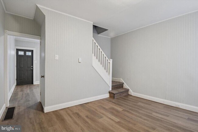 Building Photo - 305 E 22nd St