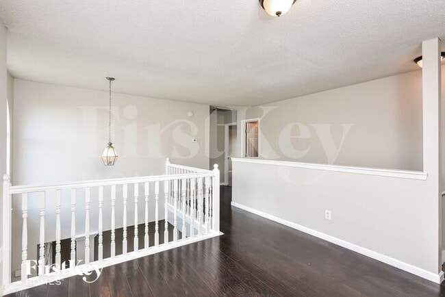 Building Photo - 1237 Tree Leaf Ln