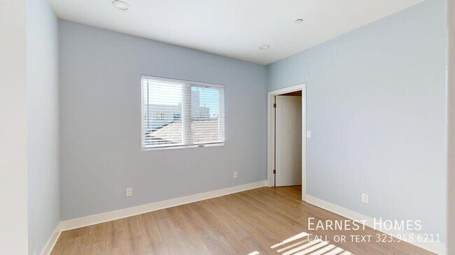 Building Photo - 146 1/2 Rosemont Ave-