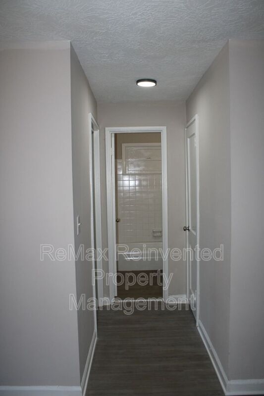 Building Photo - 301 Jehossee Dr SE