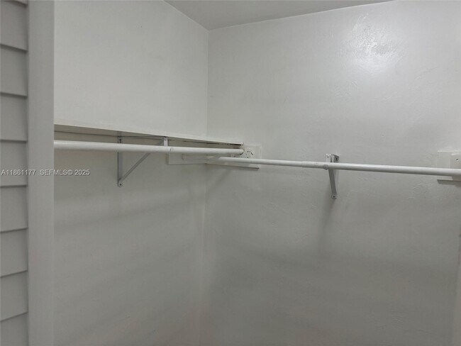 Building Photo - 732 SW 6th St