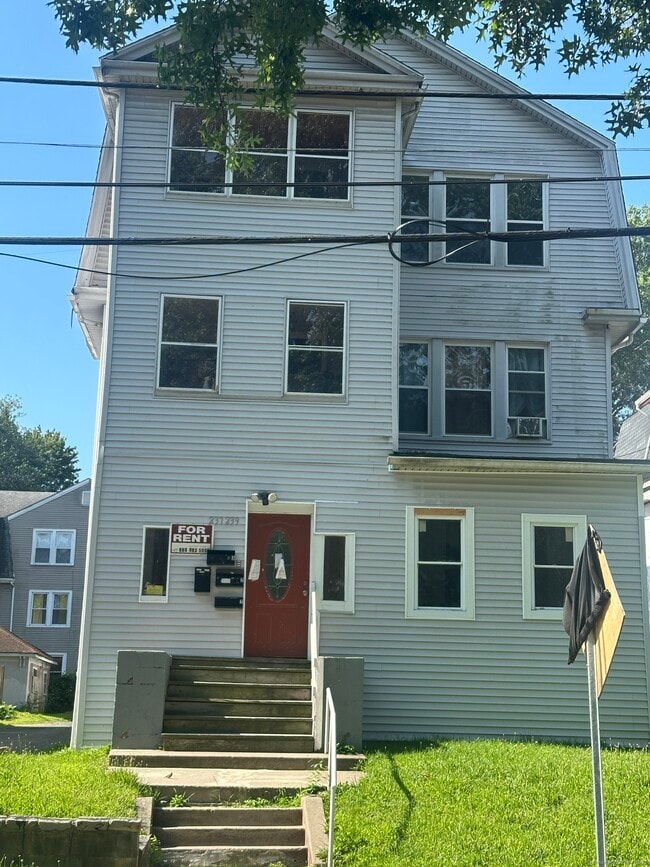 Building Photo - 237 Westland St