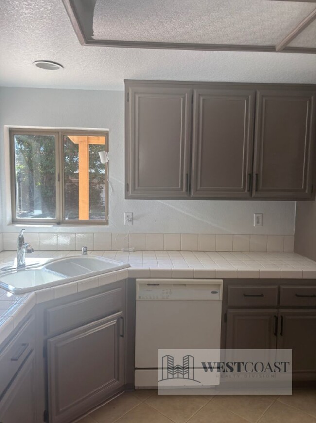 Building Photo - Charming Two-Story Home in Oceanside's Nor...