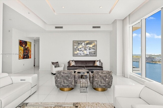 Building Photo - 900 Brickell Key Blvd