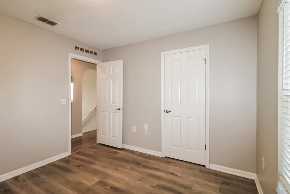 Building Photo - 5342 Woodridge Ln