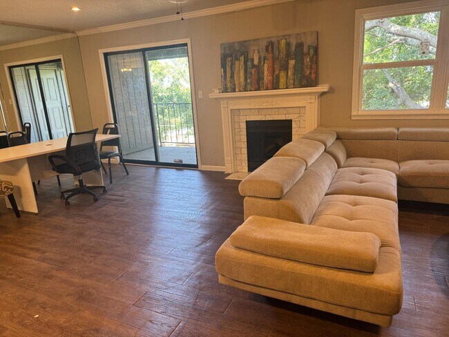 Building Photo - 406 Skyview Dr