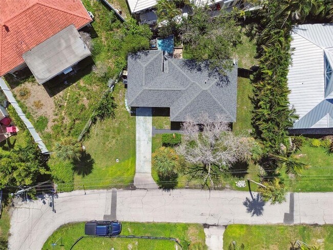 Building Photo - 951 Lantana Ave