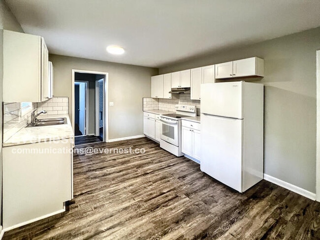 Building Photo - 1116 Lay Dr