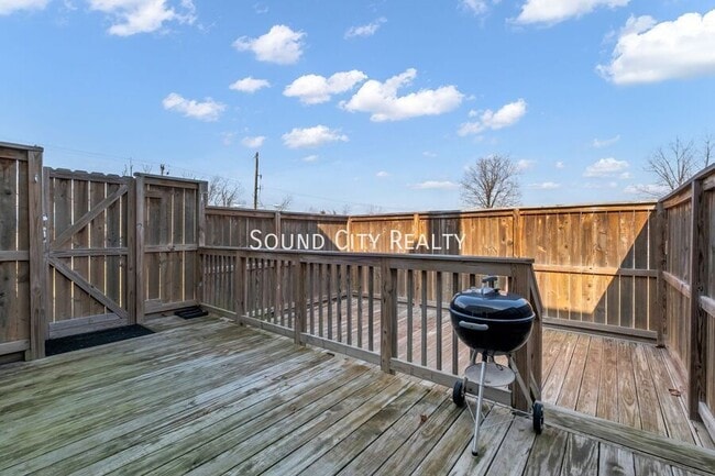 Building Photo - 403 Raintree Dr