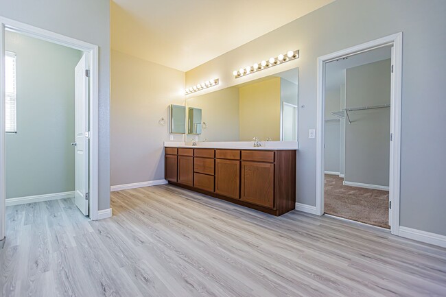Building Photo - Beautiful Home in a Gated Community