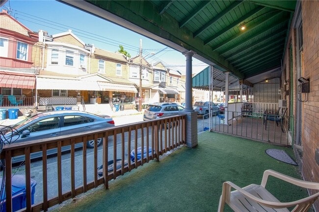 Building Photo - 354 Ophelia St