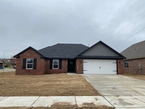 Building Photo - Beautiful Home in Bentonville
