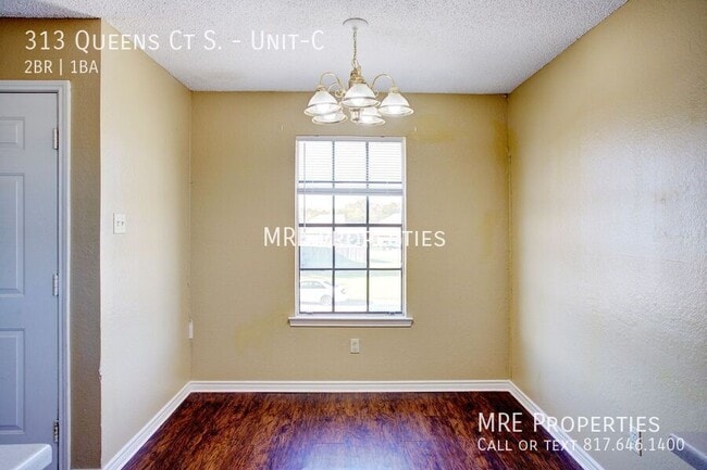 Building Photo - 313 Queens Ct S