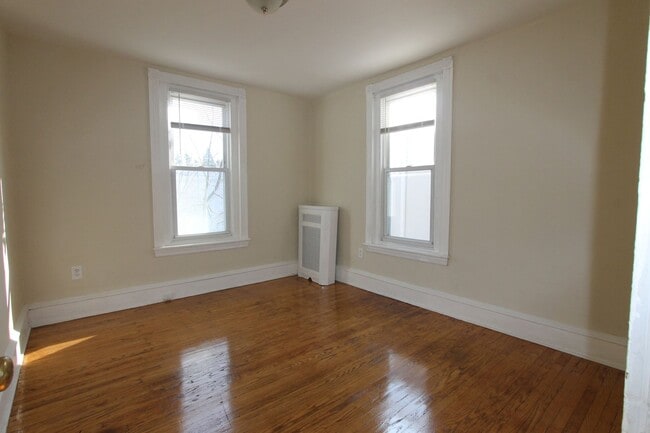 Building Photo - 124 W Pomona St