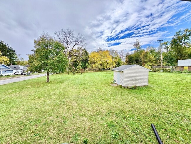 Building Photo - 2306 Elwood Ave