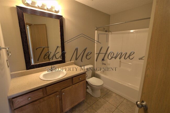 Building Photo - Vintage Hills Beauty!