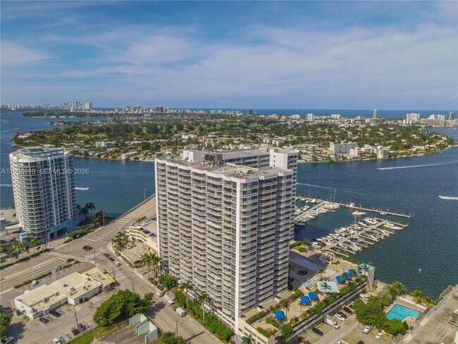 Building Photo - 7601 E Treasure Dr