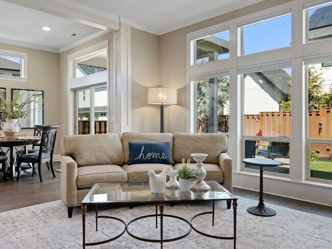 Building Photo - Beautiful & Bright Newer Home with Luxurio...