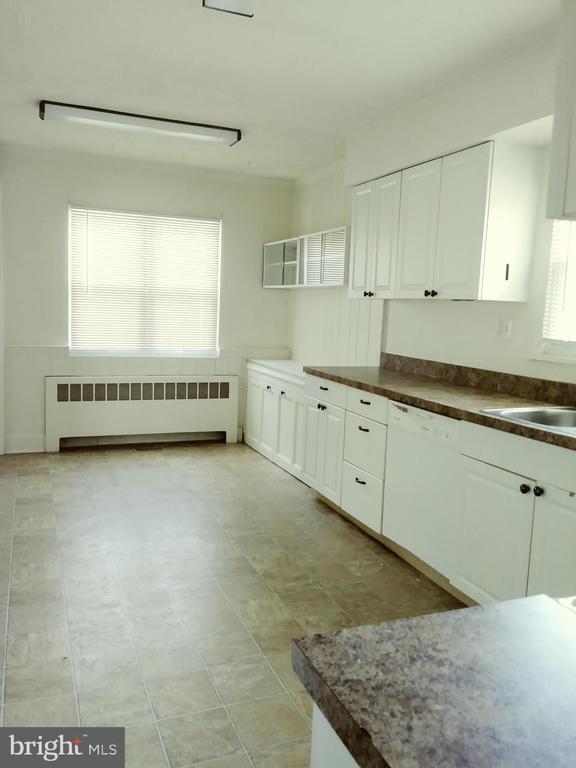 Building Photo - 6731 Edwards Ave