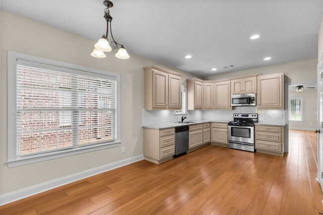 Building Photo - Rosemary Gate Townhome For Rent