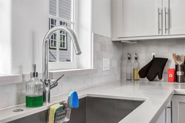 Building Photo - 4128 Willowbend Blvd