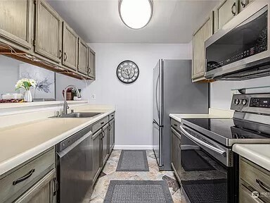 Building Photo - 690 NW Atalanta Way