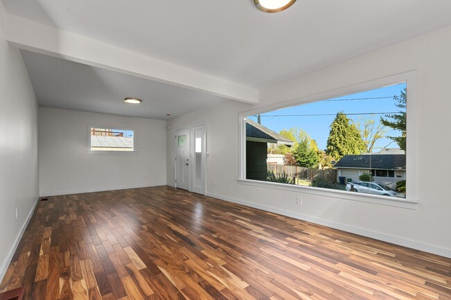 Building Photo - 4bd/2.75ba Seattle Home
