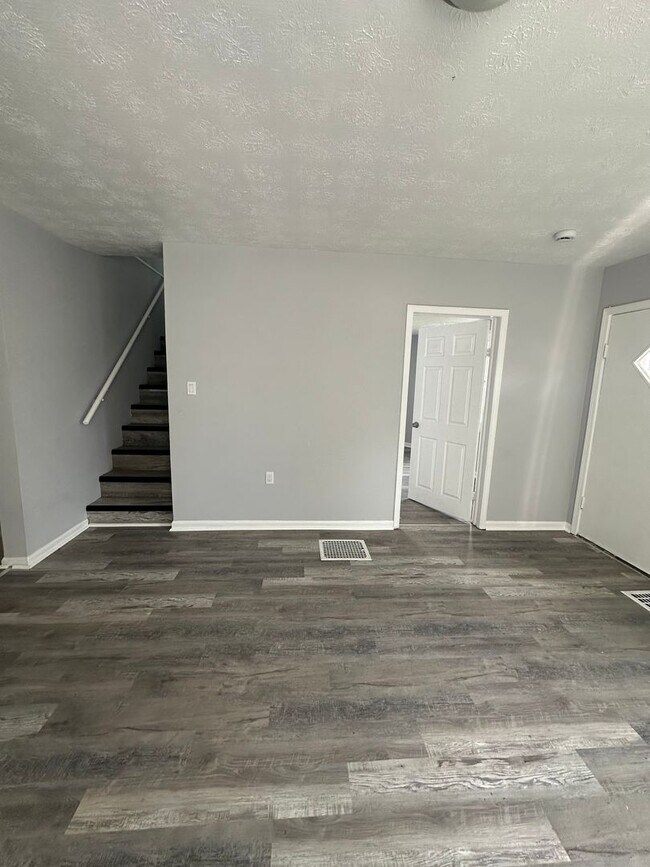 Building Photo - Warner Rd 4 Bedroom Single