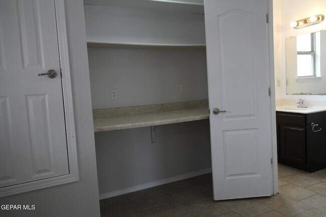 Building Photo - 906 Geronimo Dr