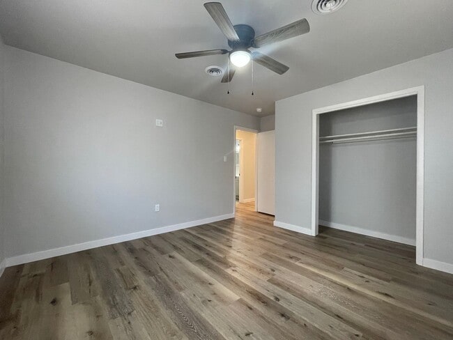 Building Photo - Spacious Modern Retreat – 4-Bed, 2-Bath Home