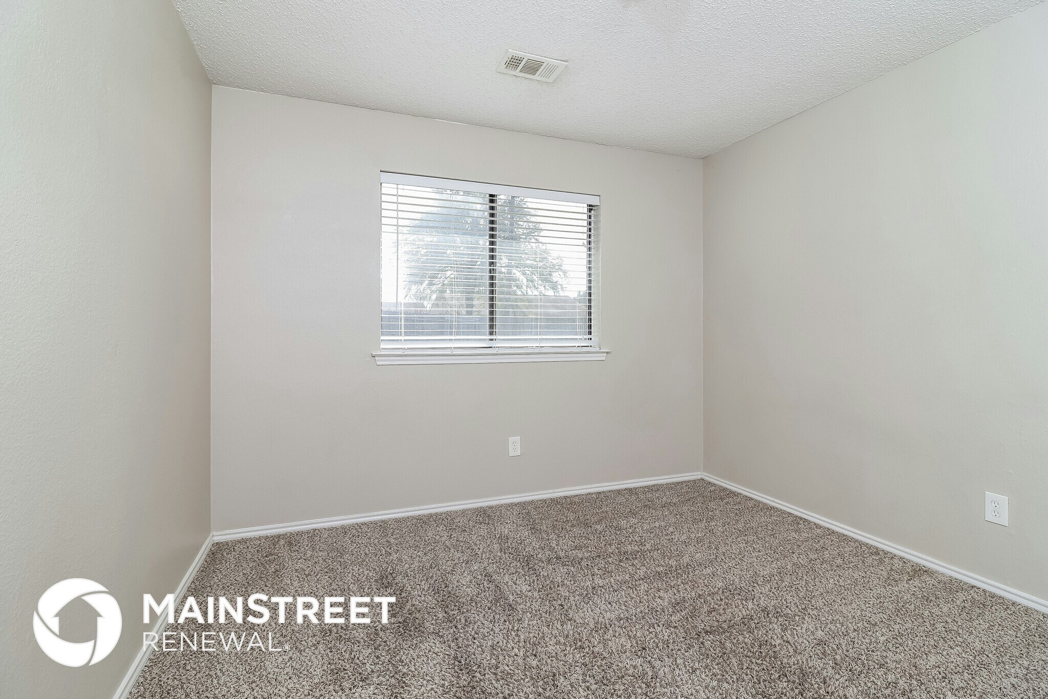 Building Photo - 2942 Mesa View Dr