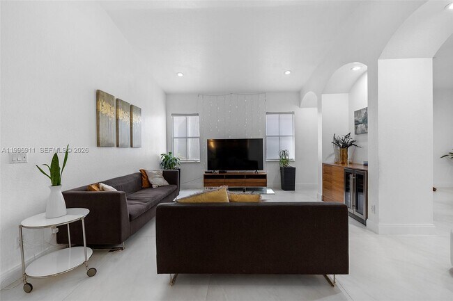 Building Photo - 3870 E Hibiscus St