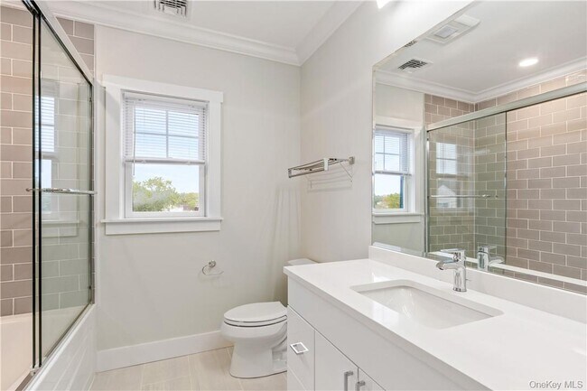 Building Photo - 179 Adelphi Ave