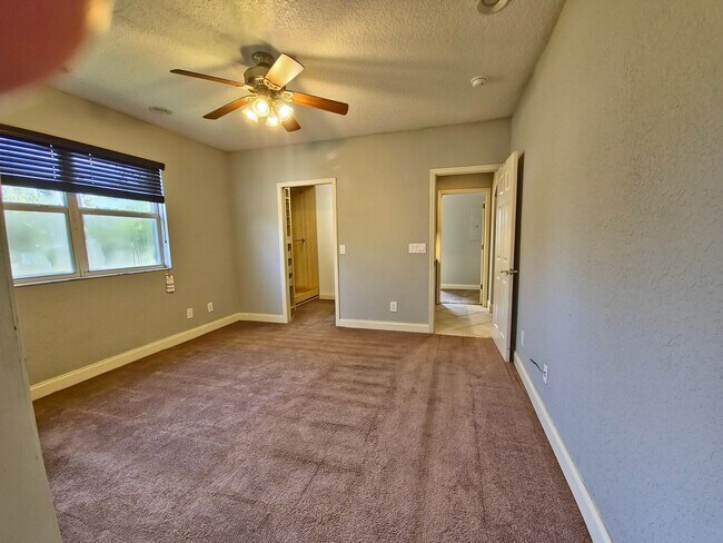 Building Photo - Glimpse Lake Minneola from the heart of do...