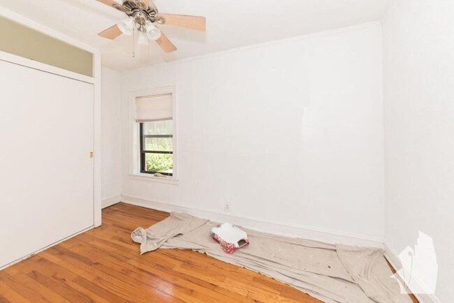 Building Photo - 3 bedroom in Chicago IL 60657