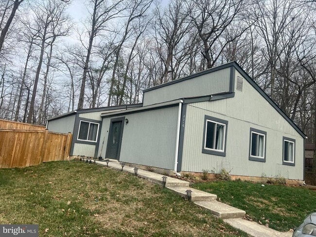 Building Photo - 2216 Sanibel Dr