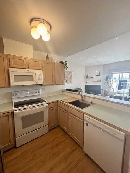Building Photo - 2117 N 107th St