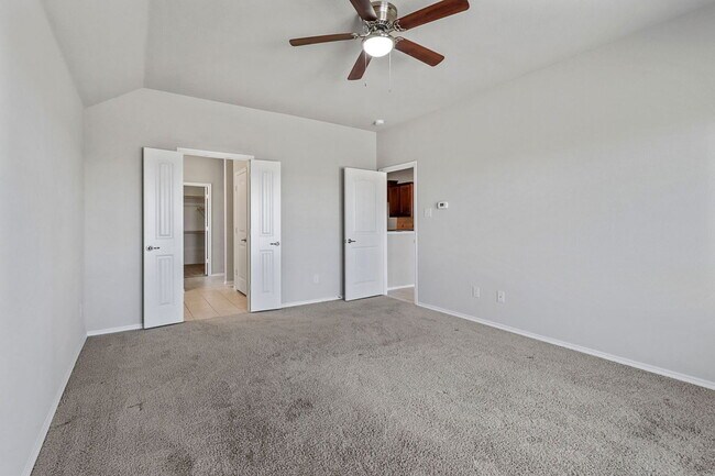 Building Photo - 3020 Oakcrest Dr