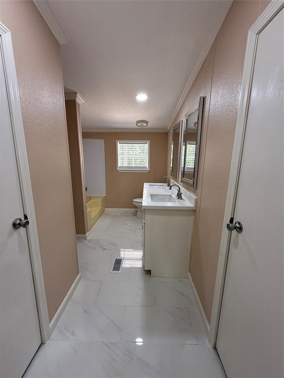 Building Photo - 16767 Oak Knoll Dr
