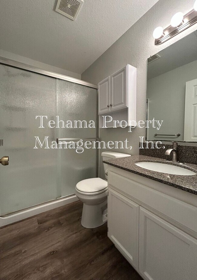 Building Photo - Executive 3 Bederoom 2 Bathroom home with in-ground pool and landscaping service included.