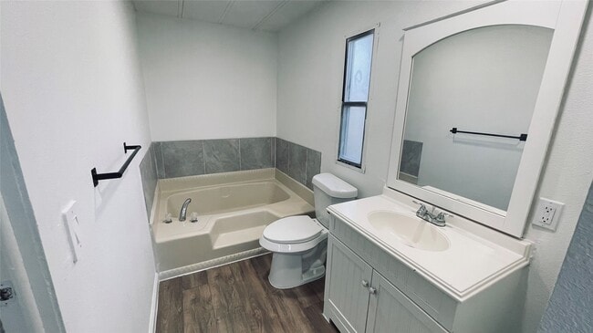 Building Photo - 21615 Erika Ct