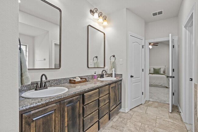 Building Photo - 5903 Sabine Dr