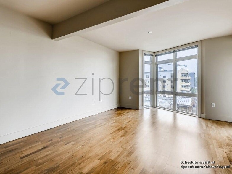Building Photo - Unit 607