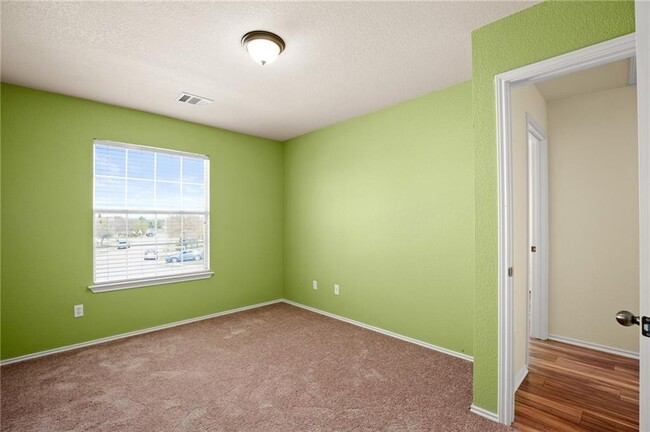 Building Photo - 1825 Golden Sunrise Ln